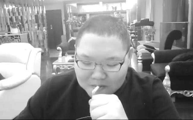 卢本伟最新消息，科技新品引领未来生活体验