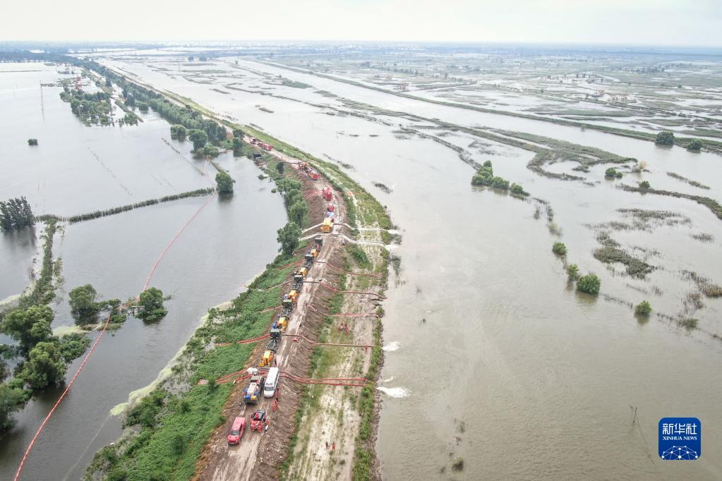辽宁盘锦水淹现象背后的奇遇与友情力量，海水倒灌街道引发关注
