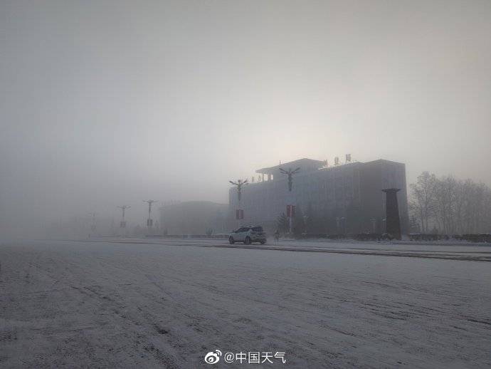 北方冬日模式探秘小巷中的温暖特色小店