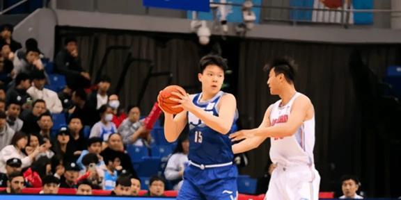 CBA常规赛第4轮最佳阵容揭晓，自然美景下的篮球盛宴邀请
