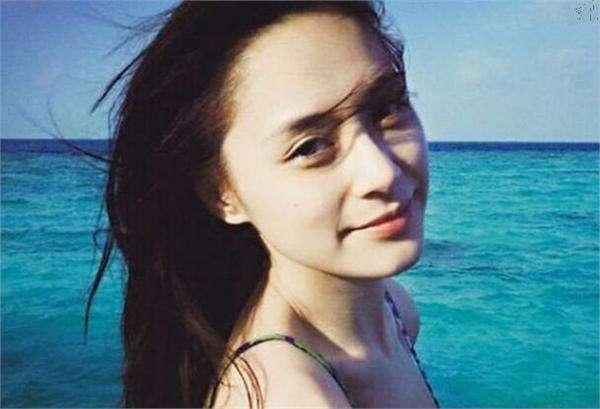 闫妮的小小跌倒背后的友情故事