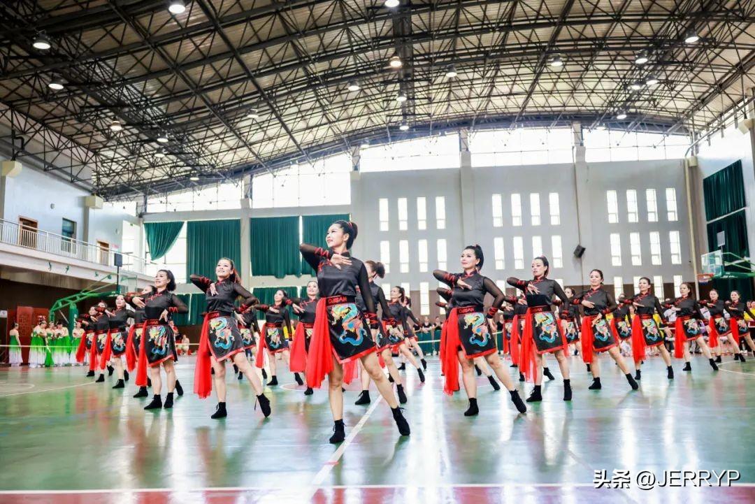『舞动青春，活力四溢！最新广场舞视频大放送』