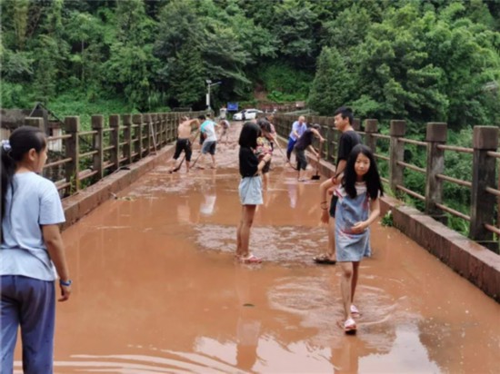 雅安雨城区暴雨，自然美景下的探索之旅