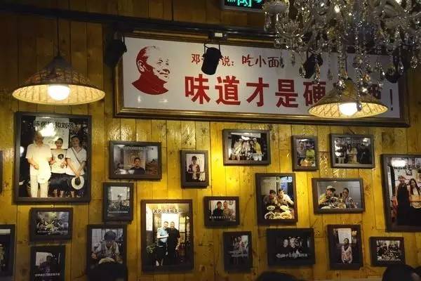 小巷特色小店，开启你的明星梦想之路！