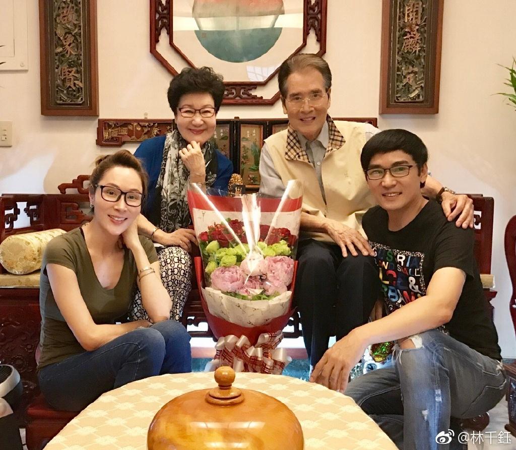 新款木质床榻，科技与生活的优雅融合之床
